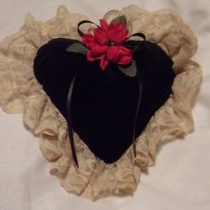 Musical Velvet & Lace Valentine Heart